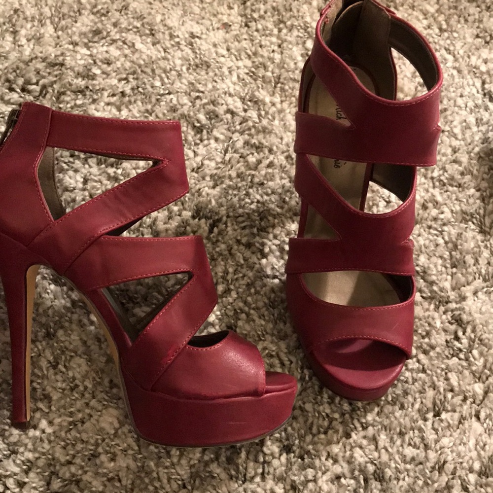 Size 7 wine Michael Antonio heels